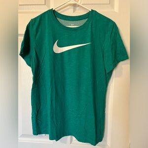 Women’s Nike dri fit v-neck green short sleeve shirt, size large